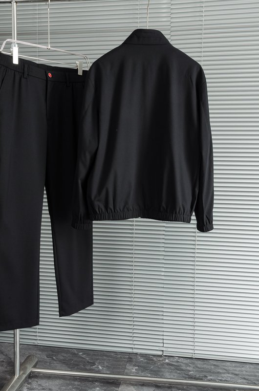 Kiton 남성 캐주얼 스포츠 세트 자켓과 바지 001-216239