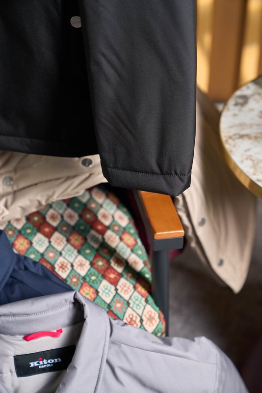 Kiton 남성 경량 보온 패딩 자켓 001-216304