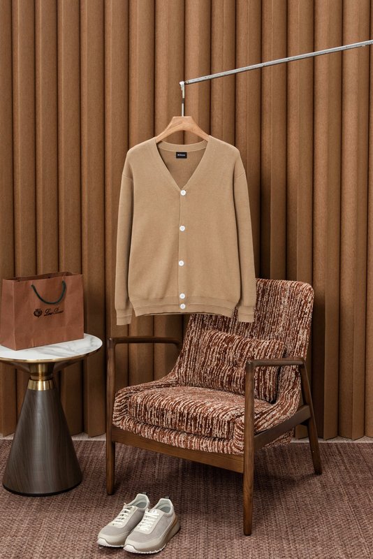 Kiton 남성 V 넥 코튼 카디건 니트 001-216306