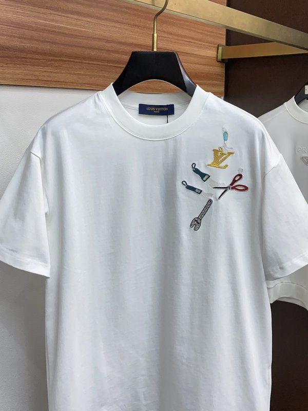루이비통 남성 순면 라운드넥 반팔 티셔츠 001-216312