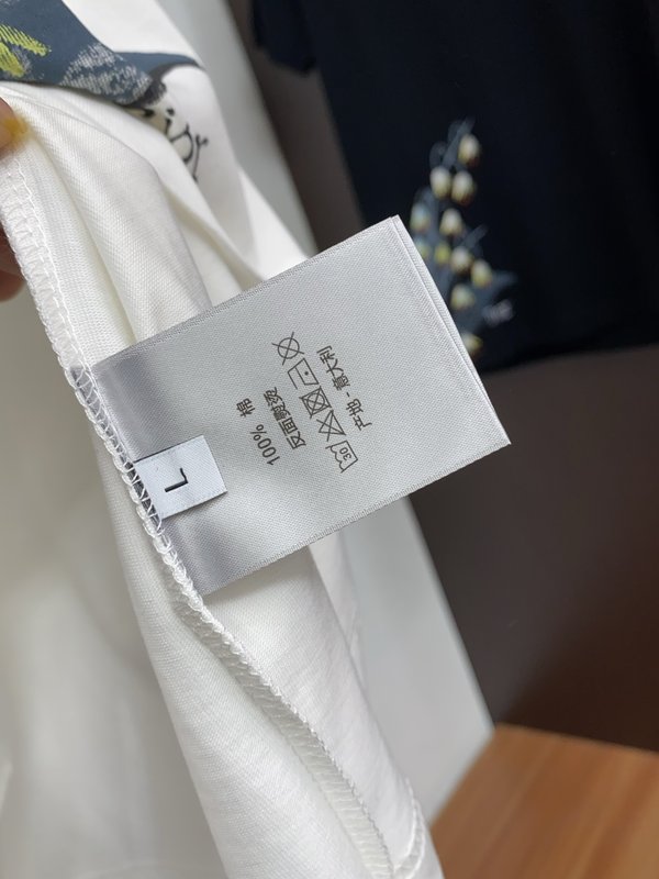 루이비통 남성 순면 핸드페인팅 로고 라운드넥 반팔 티셔 001-216384
