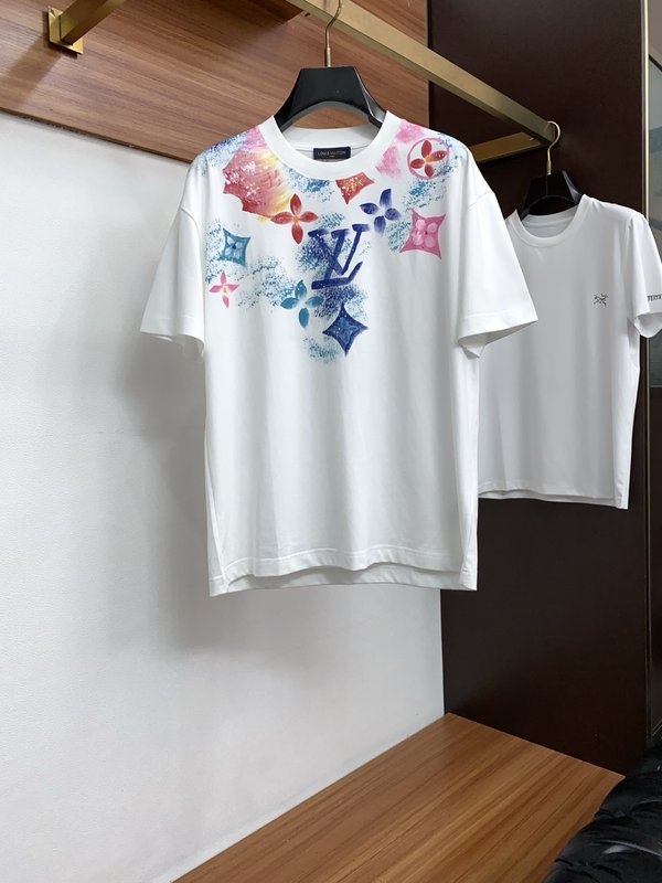 루이비통 남성 면 라운드넥 반팔 티셔츠 001-216395