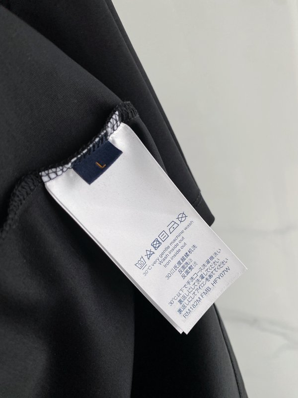 루이비통 남성 라운드넥 반팔 티셔츠 001-216526