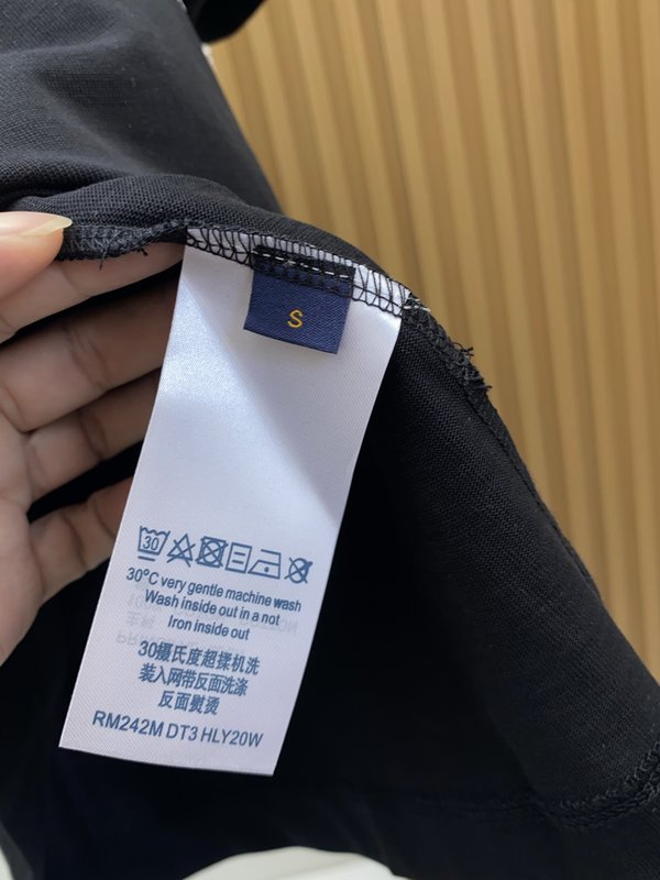 루이비통 남성 패션 캐주얼 반팔 티셔츠 001-216573