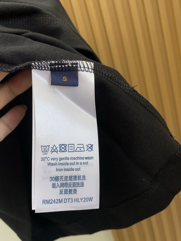 루이비통 남성 패션 캐주얼 반팔 티셔츠 001-216590