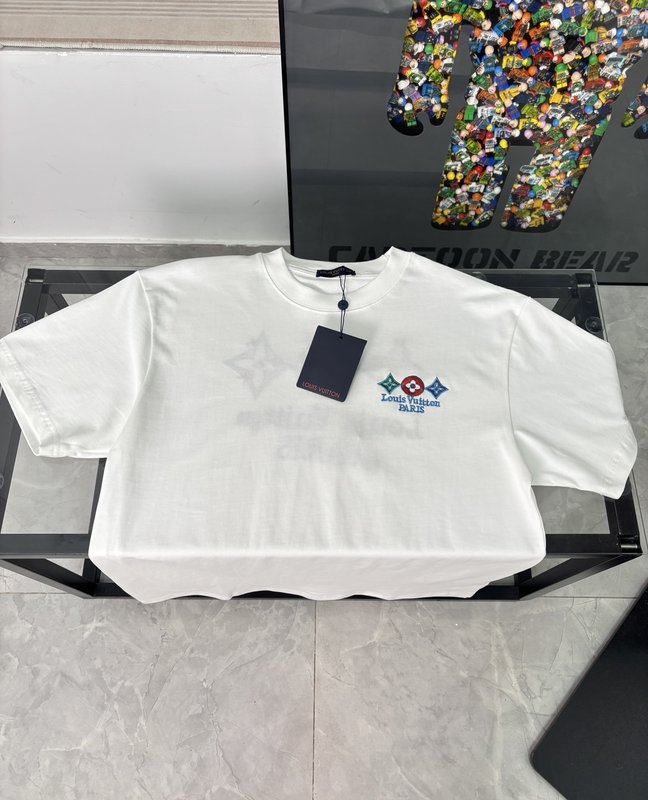 루이비통 클로버 자수 라운드넥 반팔 티셔츠 001-216641