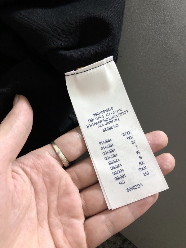루이비통 남성 심플 로고 반팔 티셔츠 001-216667