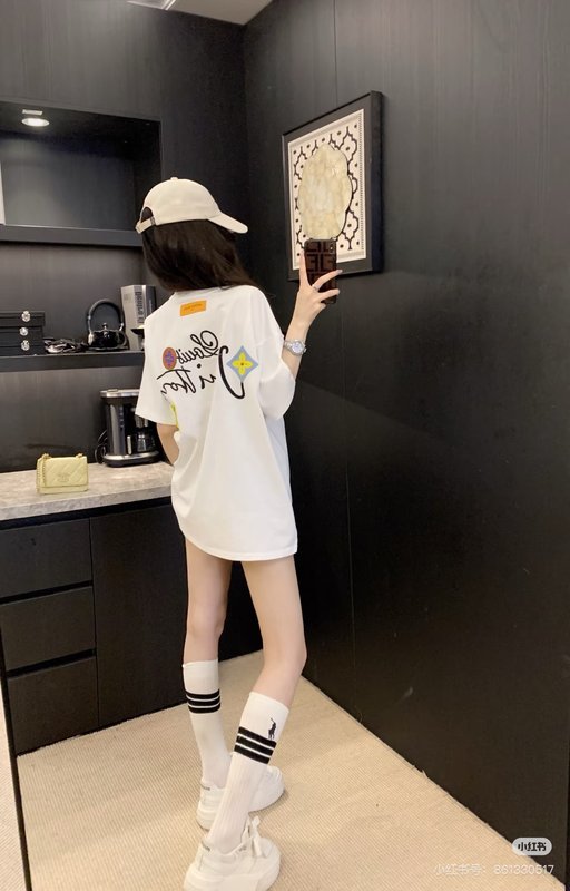 루이비통 크리에이티브 자수 라운드넥 반팔 티셔츠 001-216707