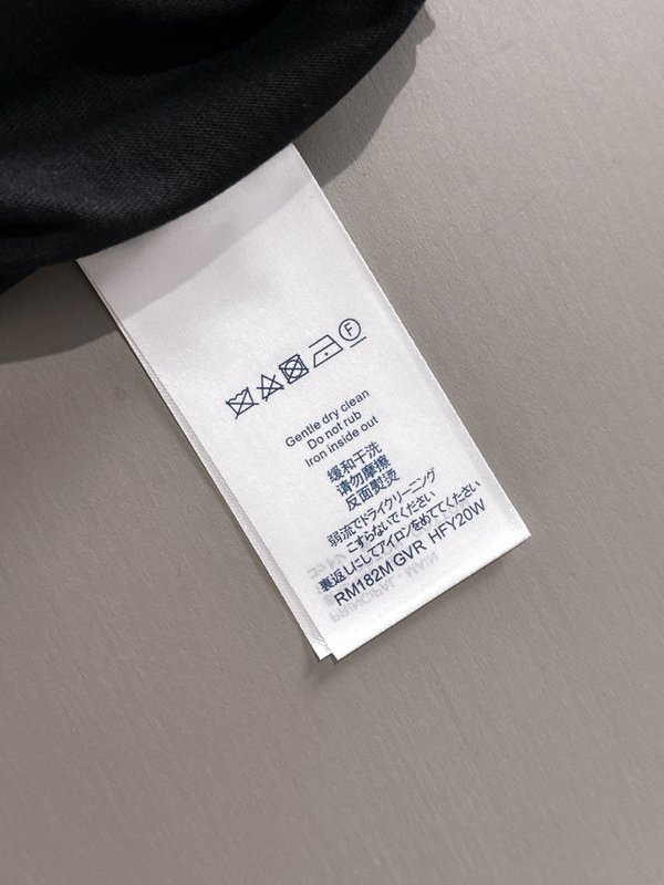 루이비통 남성 라운드넥 반팔 티셔츠 001-216719