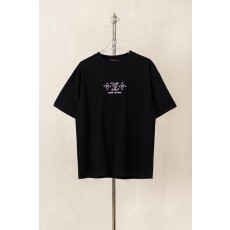 루이비통 자수 로고 라운드넥 반팔 티셔츠 001-216763