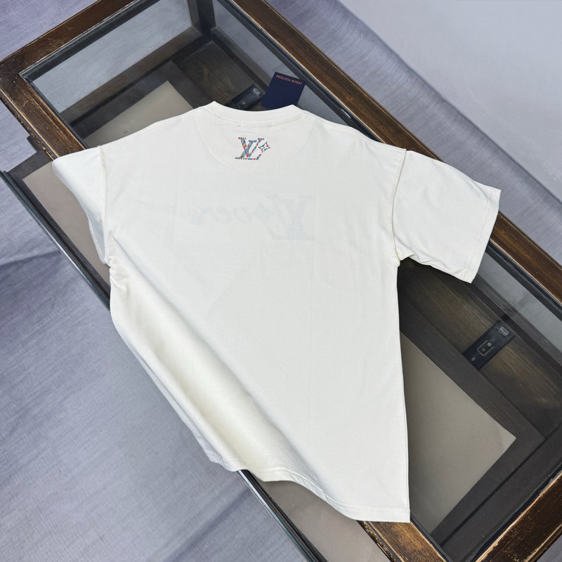 루이비통 여름 신상 반팔 라운드 티셔츠 001-216850