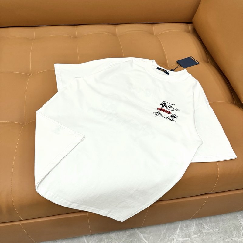 루이비통 자수 로고 반팔 티셔츠 001-216905