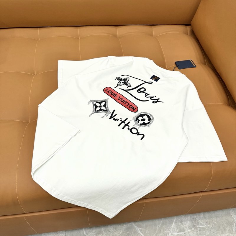 루이비통 자수 로고 반팔 티셔츠 001-216905
