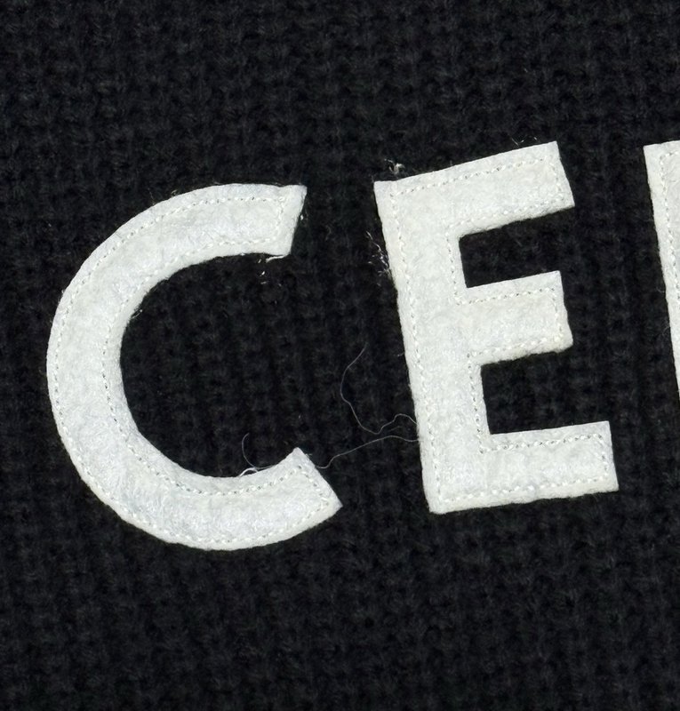 셀린 패치 라운드 니트 001-216971