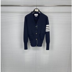 톰브라운 클래식 4 바 스트라이프 면 카디건 001-217248