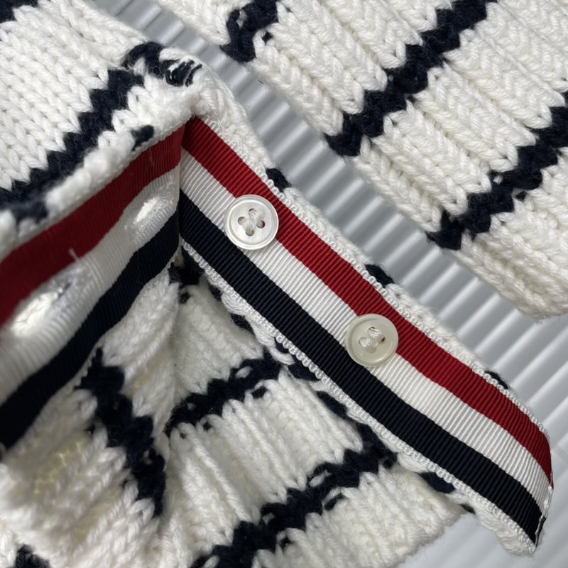 TB23 스트라이프 인타시아 레트로 울 카디건 001-217266