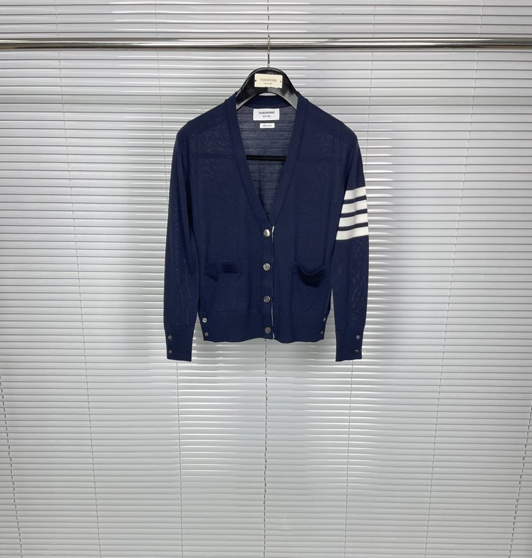 톰브라운 4 버튼 메리노 울 카디건 001-217290