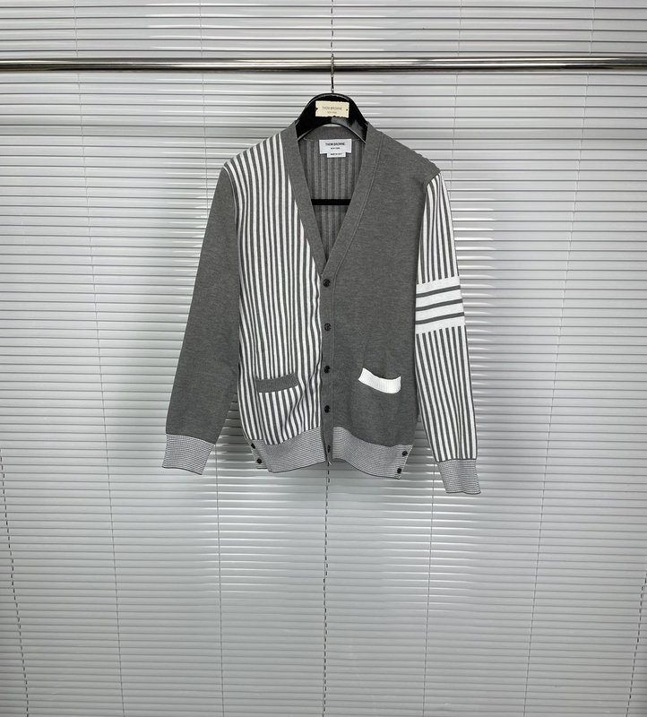 톰브라운 세로 스트라이프 5 버튼 V 니트 카디건 001-217442