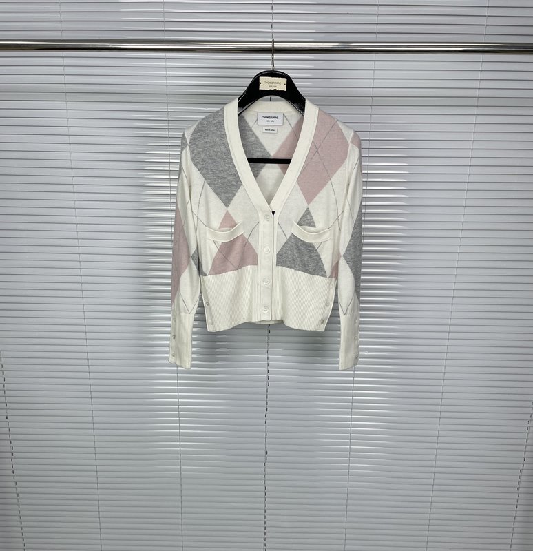 톰브라운 다이아몬드 격자 울 카디건 001-217446