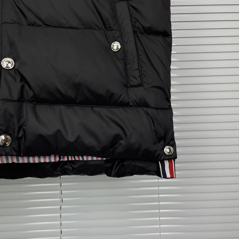톰브라운 암포바 블랙 다운 베스트 001-217450