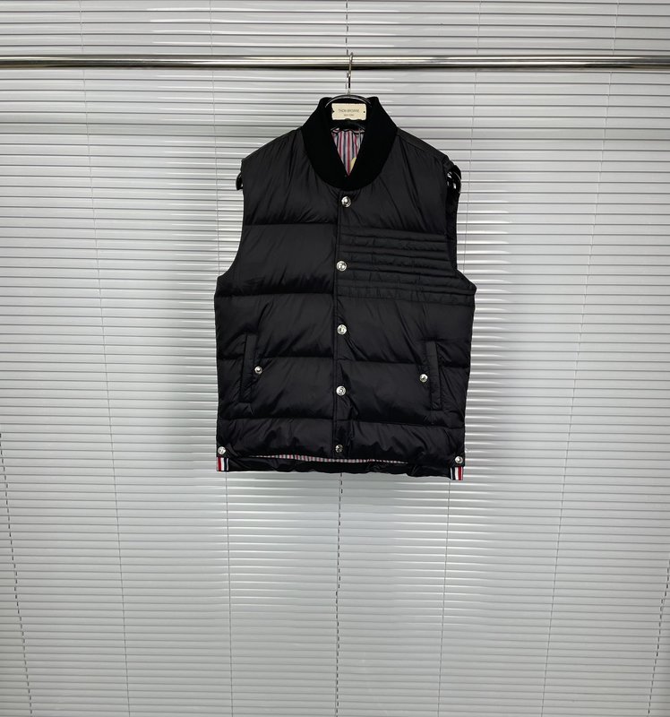 톰브라운 암포바 블랙 다운 베스트 001-217450