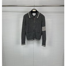 톰브라운 칼라 버튼 케이블 니트 가디건 001-217458