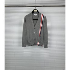 톰브라운 레드 화이트 블루 스트라이프 V 니트 카디건 001-217493