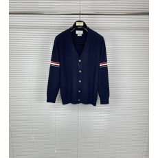 톰브라운 양쪽 소매 스트라이프 V 넥 카디건 001-217497