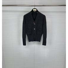톰브라운 굵은 니트 V 넥 카디건 스웨터 001-217524