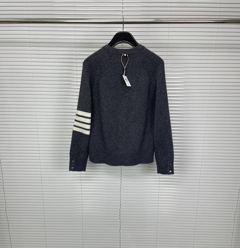톰브라운 순모 V 넥 라글란 숏 기장 카디건 001-217560