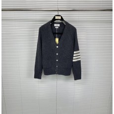 톰브라운 순모 V 넥 라글란 숏 기장 카디건 001-217560
