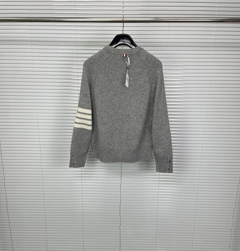 톰브라운 25SS 순모 V 넥 숏 카디건 001-217563