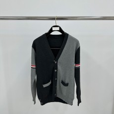 톰브라운 3 컬러 슬리브 라운드 넥 카디건 001-217570