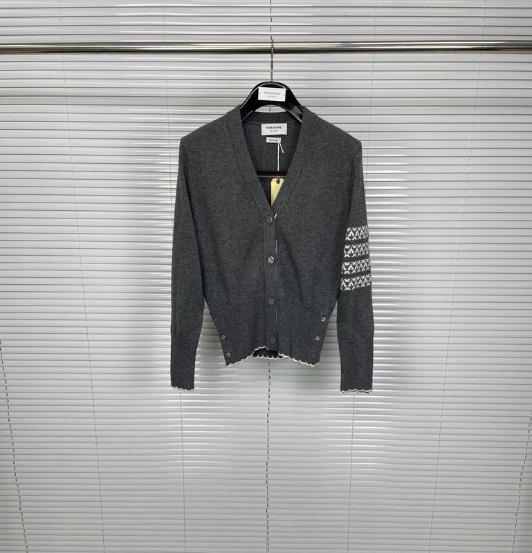 톰브라운 뒷면 도그 자수 니트 카디건 001-217573