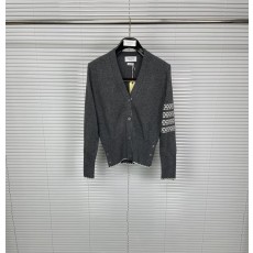 톰브라운 뒷면 도그 자수 니트 카디건 001-217573