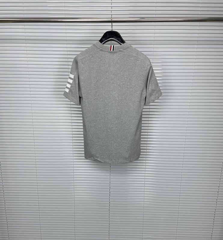 톰브라운 4 줄 라운드넥 반팔 티셔츠 001-217601