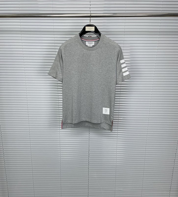 톰브라운 4 줄 라운드넥 반팔 티셔츠 001-217601