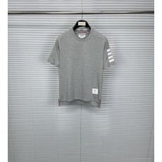톰브라운 4 줄 라운드넥 반팔 티셔츠 001-217601