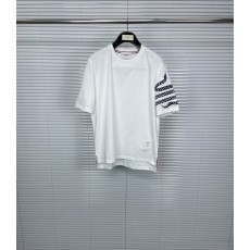 톰브라운 뱀 자수 라운드 넥 티셔츠 001-217622