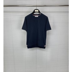 톰브라운 밑단 스트라이프 테이프 반팔 티셔츠 001-217631