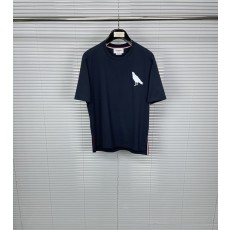 톰브라운 버드 그래픽 평면 코튼 반팔 티셔츠 001-217646