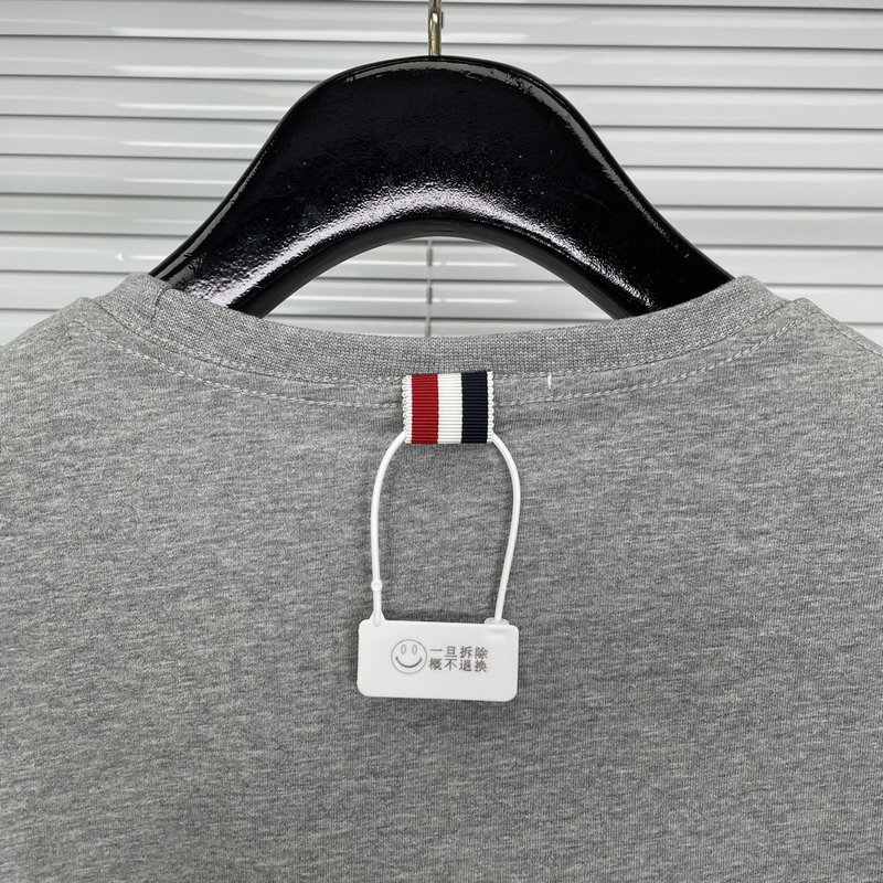 톰브라운 뱀의 해 한정판 자수 스트라이프 면 티셔츠 001-217785