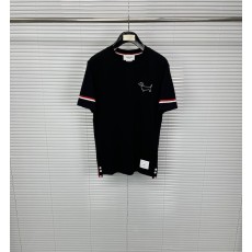 톰브라운 강아지 자수 반팔 티셔츠 001-217849