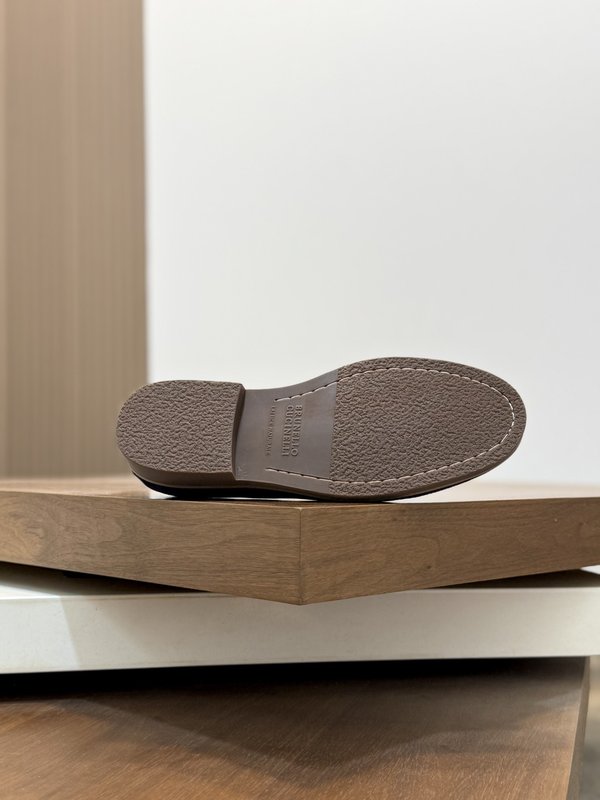 Brunello Cucinelli 스웨이드 로퍼 001-218465