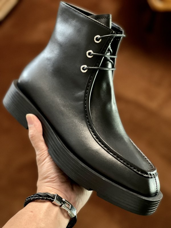 지방시치 가죽 버클 더비 숏 부츠 001-218805