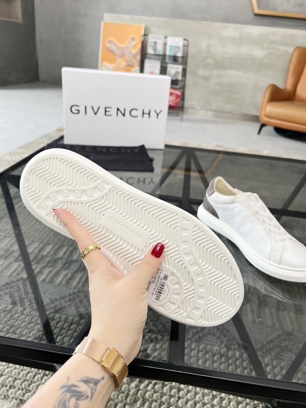 Givenchy  남성 소 가죽 캐주얼 운동화 001-218841