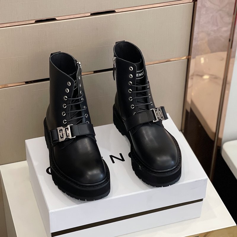 Givenchy GVC 라운드 토 레이스업 부츠 001-218923