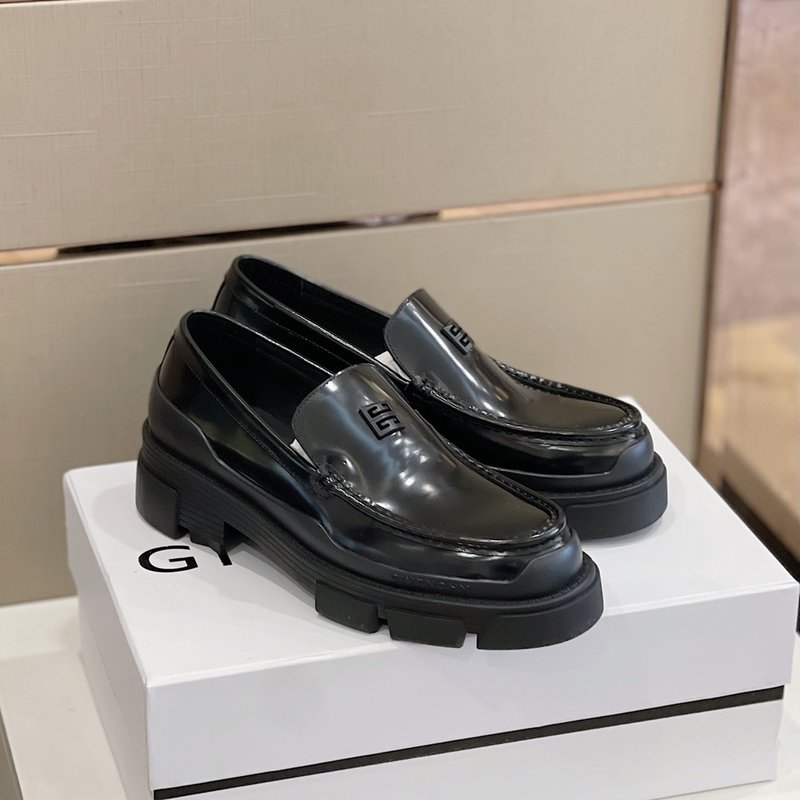 Givenchy 테라 남성 브러쉬드 레더 로퍼 001-219006