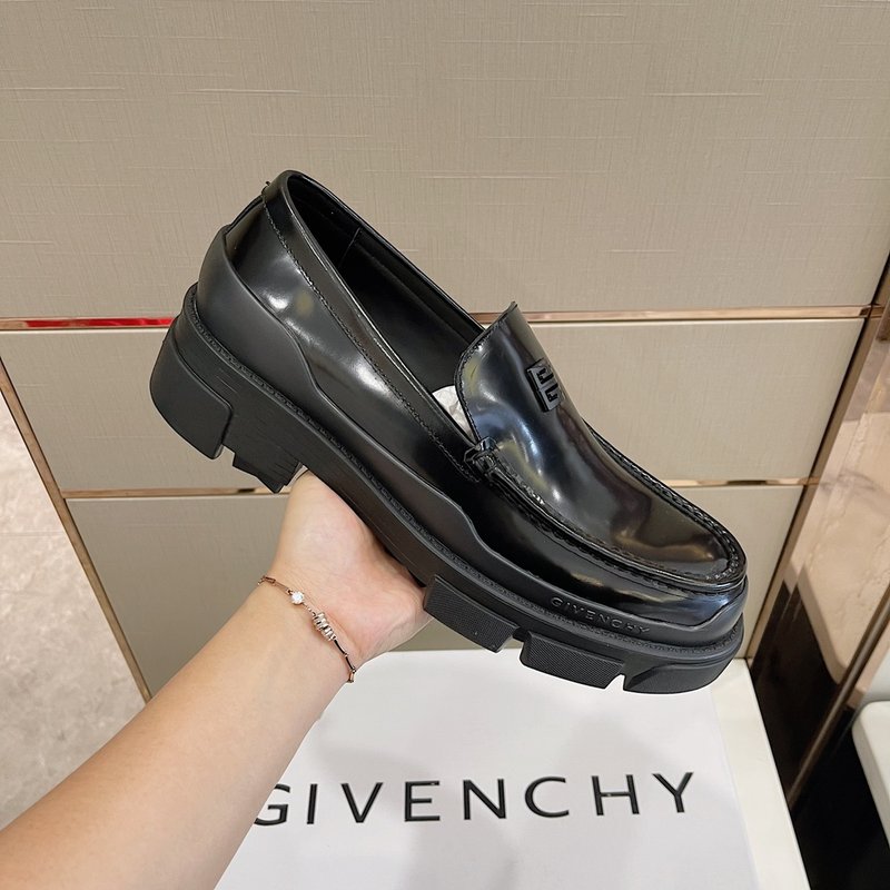 Givenchy 테라 남성 브러쉬드 레더 로퍼 001-219006