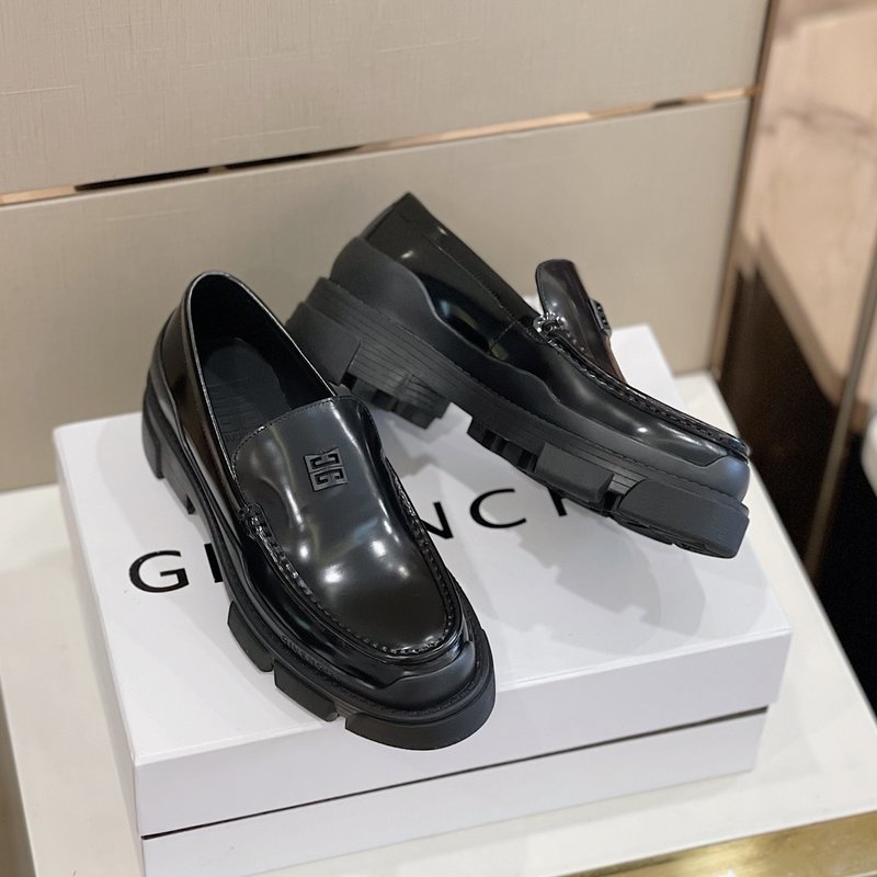 Givenchy 테라 남성 브러쉬드 레더 로퍼 001-219006